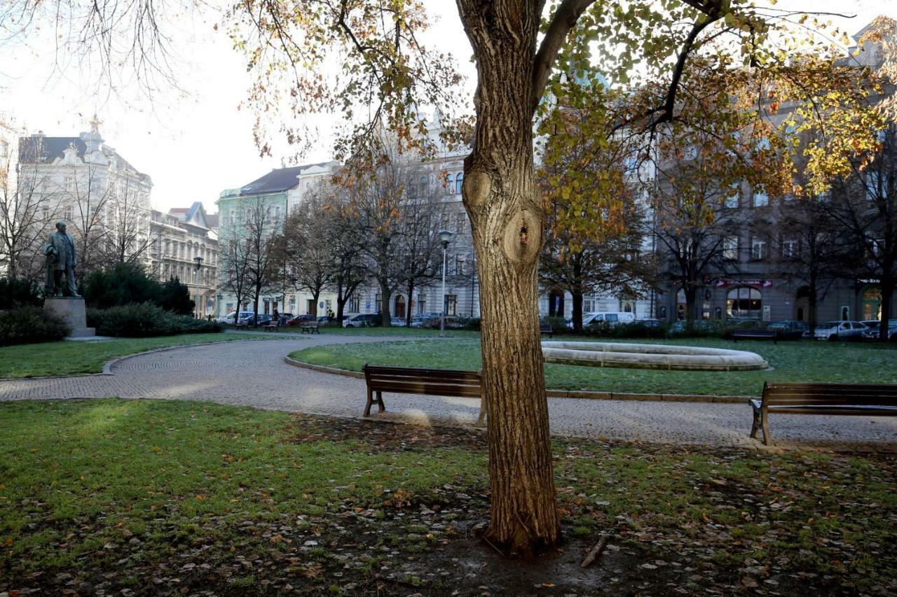 Apartman Dalia Janackovo Nabrezi Prag Exterior foto