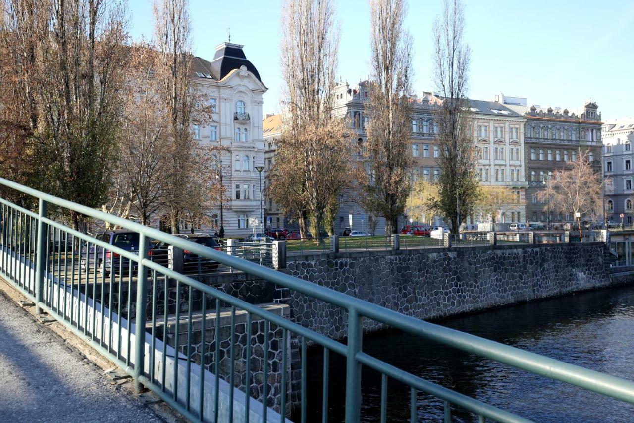 Apartman Dalia Janackovo Nabrezi Prag Exterior foto